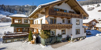 Pensionen - Restaurant - Ried im Zillertal - Hausansicht Winter - Haus Schönblick