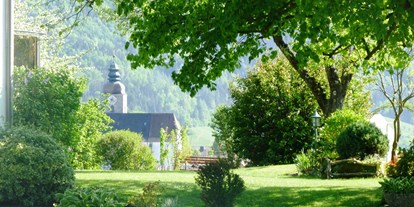 Pensionen - Umgebungsschwerpunkt: am Land - Neuhofen an der Ybbs - Gartenbereich mit Aussicht auf Ortszentrum - Lehnerhof