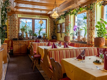 Pensionen - Frühstück: Frühstücksbuffet - Tobadill - Restaurant der Gäste-Pension Dorfstube in Holzgau. - Gasthof-Pension-Dorfstube