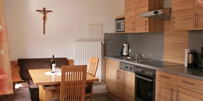 Pensionen - Terrasse - Ried im Oberinntal - Küche der Ferienwohnung PANORAMA - Haus Brigitte