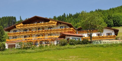 Pensionen - Terrasse - Tirol - Herzlich Willkommen ganz oben in Jungholz....Ihrem Landhaus Wildschütz.  - Landhaus Wildschütz - Ferienwohnungen mit Königscard