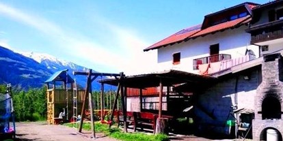 Pensionen - Radweg - Dorf Tirol - unser Spielplatz mit Grillstelle  - Sackgut- Hof