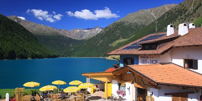 Pensionen - Frühstück: serviertes Frühstück - Trentino-Südtirol - der Leithof im Sommer - Pension Leithof **