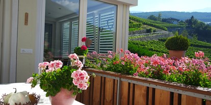 Pensionen - Balkon - Gossensaß - überdachte Terrasse und Wintergarten - Haus Karin ***
