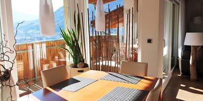 Pensionen - Klausen (Trentino-Südtirol) - Essbereich Mansardenwohnung - Haus Karin ***