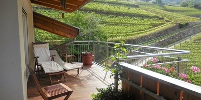 Pensionen - Frühstück: Frühstücksbuffet - Abtei (Trentino-Südtirol) - Terrasse Mansardenwohnung - Haus Karin ***