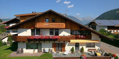 Pensionen - WLAN - Mühlbach/Meransen - Haus Grüner im Sommer - Haus Grüner