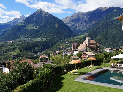 Pensionen - Pool - Südtirol - Kulisse vom Prairerhof - Active B&B Prairerhof