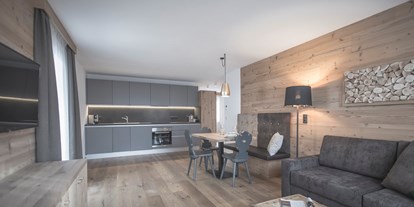 Pensionen - Balkon - Uttenheim/Gais - Küchenzeile und Wohnbereich - Ahrner Wirt Apartments