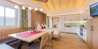 Pensionen - Kühlschrank - Mühlbach am Hochkönig - Appartement Panoramablick mit zusätzlichem Schrankbett für 2 Personen in der Wohnküche - Schönberghof