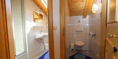 Pensionen - Langlaufloipe - Saalfelden am Steinernen Meer - Badezimmer und Toilette - Urlaubsparadies Liebmannhof