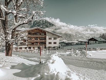 Pensionen - Umgebungsschwerpunkt: Berg - Mayrhofen (Mayrhofen) - ein malerisch gelegenes Kleinod, umrahmt von der imposanten Bergwelt des Zillertals. - ASTER - Natur & Idylle im Zillertal