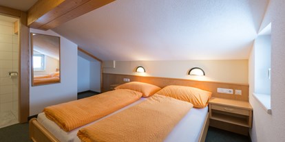 Pensionen - Garten - Lingenau - Doppelzimmer Alpenblick 1 - Haus Alpenblick