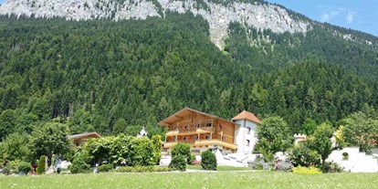 Pensionen - Terrasse - Schlitters - Das Landhaus Ager befindet sich direkt neben dem Hotel AlpenSchlössl auf einer kleinen Hochebene 2,5 km vom Ortszentrum Söll am Wilden Kaiser entfernt. - Landhaus Ager