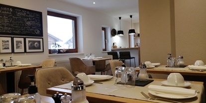 Pensionen - Umgebungsschwerpunkt: Berg - Birgitz - Frühstück - Gästehaus Huber das Tiroler B&B