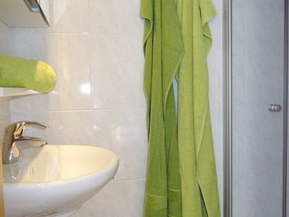 Pensionen - Hunde: auf Anfrage - Piesendorf - Doppelzimmer"2"....Dusche und von einander getrenntes WC... - Haus Heidi