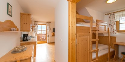 Pensionen - Garage für Zweiräder - Jenig - 2. Zimmer des Apartments Sonnenblume - Historischer Bauernhof Schabus