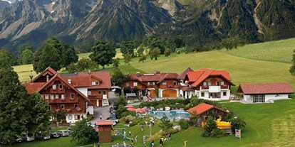 Pensionen - Pool - Steiermark - Luftaufnahme - Bio-Bauernhof Simonbauer