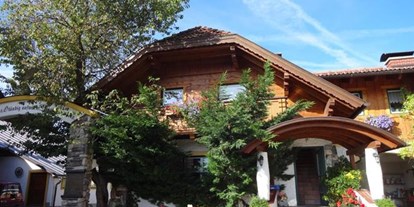 Pensionen - Sauna - Filzmoos (Filzmoos) - im Innenhof - Bio-Bauernhof Simonbauer
