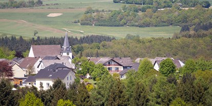 Pensionen - Terrasse - Geisfeld - Geisfeld ist ein kleines idyllisches Dorf im Hunsrück - Landhaus HEIMISCH