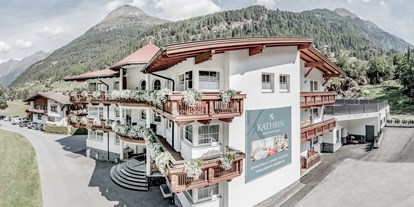 Pensionen - Terrasse - Ried im Oberinntal - Ansicht Sommer - Haus Kathrin