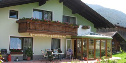 Pensionen - Terrasse - Stanzach - Einfamilienhaus in sonniger, ruhiger und zentraler Lage im Dorfzentrum von Stanzach. - Pension Falger Josef
