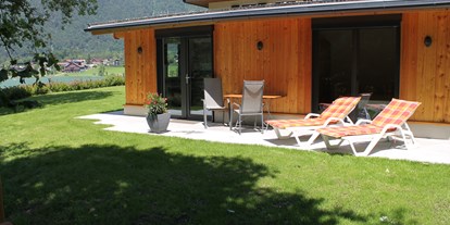 Pensionen - Langlaufloipe - Bayrischzell - Terrasse "See Chalet" - Appartements Ticklhof am See