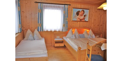 Pensionen - WLAN - Antholz/Obertal - Familienzimmer (als Doppel-, Dreibett- oder Einzelzimmer nutzbar) als Zusatzzimmer zu einer Ferienwohnung - Gästehaus Schlossnerhof***