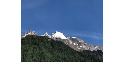 Pensionen - Umgebungsschwerpunkt: am Land - Matrei in Osttirol - Blick auf den Ochsenbug (3.008 m) von unserem Haus aus. - Gästehaus Schlossnerhof***