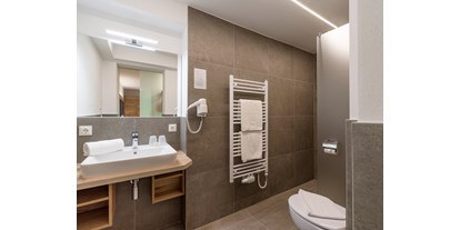 Pensionen - Umgebungsschwerpunkt: Berg - Hart im Zillertal - Badezimmer App. Abendrot  - Gasthof Schöntal