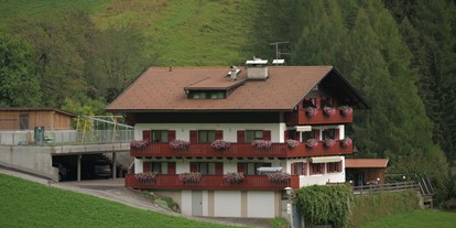 Pensionen - Radweg - Mühlwald (Trentino-Südtirol) - Das Garni Waldeck bietet Ihnen einen herrlichen Ausblick ins Ahrntal und ist idealer Ausgangspunkt für Wanderungen. - Garni Waldeck
