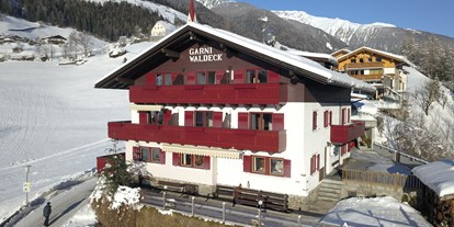 Pensionen - Mühlwald (Trentino-Südtirol) - Im Winter bringt Sie der kostenlose Skibus 2 KM ins Skigebiet. Die Haltestelle ist 150m entfernt.
In die Loipe können Sie beim Haus einsteigen.  - Garni Waldeck