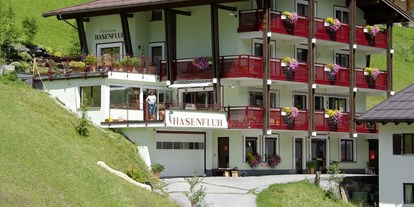 Pensionen - Terrasse - St. Anton am Arlberg - Im Sommer - Pension Hasenfluh