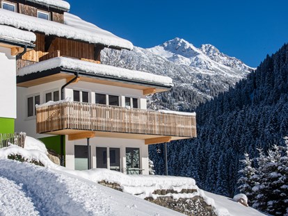 Pensionen - Skilift - St. Anton am Arlberg - Außenansicht im Winter - DAS KLEEMANNs