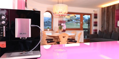 Pensionen - Skiverleih - Oberstaufen - Kaffeevollautomat mit freier Kaffee-und Teeauswahl - Landhaus Bromm
