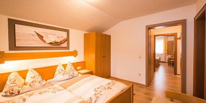 Pensionen - Sauna - Abtenau - Familienzimmer mit zwei Doppelzimmer, Verbindungstür und kleinem Vorraum (zwei Badezimmer) - Hotel Pension Barbara