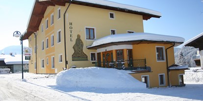 Pensionen - Langlaufloipe - Gosau - Winterfoto vom Eingang - Hotel Pension Barbara