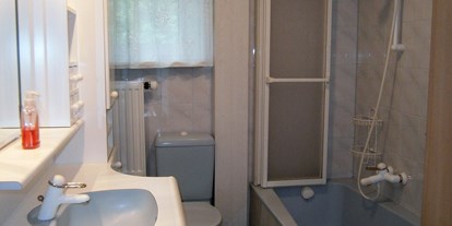 Pensionen - Bruck an der Mur - Badezimmer zum "Singlezimmer"
gegenüber vom Zimmer - Frühstückspension Hermine Fraiß