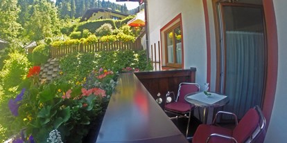 Pensionen - Umgebungsschwerpunkt: Berg - Region Zell am See - Balkon und Ausblick Zimmer Marlene - Zimmervermietung Babsy
