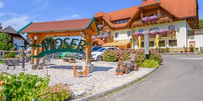 Pensionen - Umgebungsschwerpunkt: Berg - Glödnitz - Begrüßungstafel vor dem Haus - Alpengasthof Moser