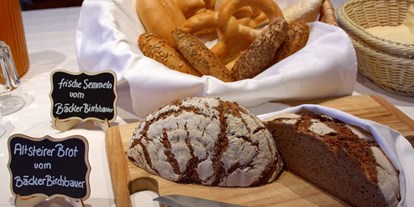 Pensionen - WLAN - Kapfenstein - Regionalität ist uns sehr wichtig: Unser Brot und unsere Semmeln werden täglich frisch vom Bäcker aus Fürstenfeld ins Haus geliefert.  - Pension Lammerhof