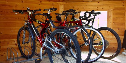 Pensionen - Kaindorf (Kaindorf) - Ihre Fahrräder können Sie jederzeit gerne kostenfrei in unserer Fahrradhütte unterstellen. - Pension Lammerhof