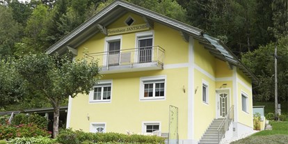 Pensionen - Terrasse - Stall - Ferienhaus Jantscher