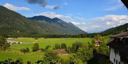 Pensionen - Spielplatz - Oberdrauburg - Grün das Tal, sauber die Luft, zum greifen nah die Berge. - Gästepension Egger