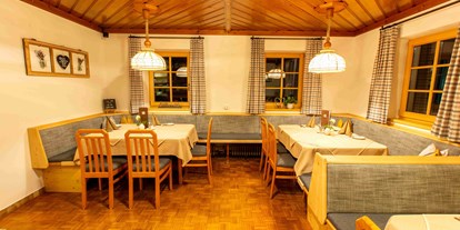 Pensionen - Restaurant - Oberdrauburg - einer der Gasträume, Ursprüngliche Bauernstube mit Flair - Berggasthof-Pension Lahnerhof