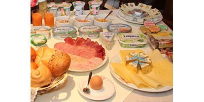 Pensionen - Frühstück: Frühstücksbuffet - Trins - Frühstücksbuffet - nahrhaft und gut - Haus Sarah