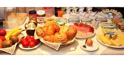 Pensionen - Garten - Mutters - unser reichhaltiges Frühstücksbuffet - Haus Sarah