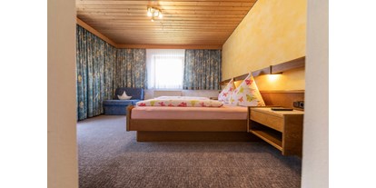 Pensionen - Umgebungsschwerpunkt: am Land - Neustift (Trentino-Südtirol) - Komfortzimmer - bequeme Fernsehsessel inkludiert - Haus Sarah