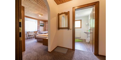 Pensionen - Umgebungsschwerpunkt: Berg - Oberperfuss - Zimmer mit Vorraum - Platz genug - Haus Sarah