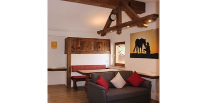 Pensionen - Umgebungsschwerpunkt: am Land - Seefeld in Tirol - Apartment: ausziehbare Fernseh-Couch - Haus Sarah